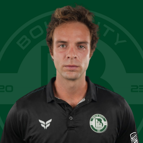 Defender Nilo Duarte